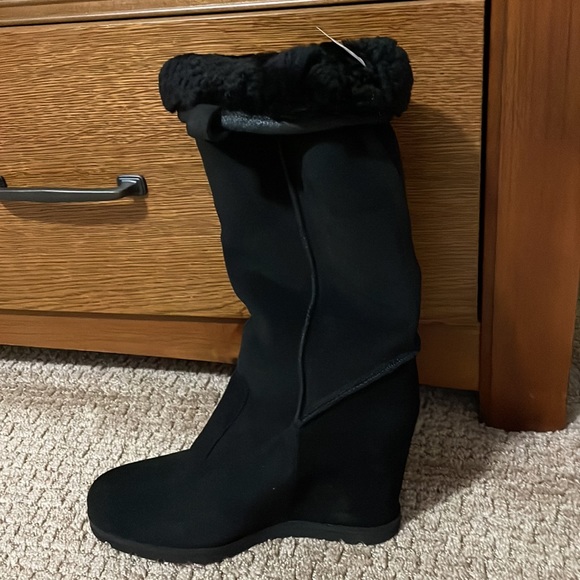 UGG Suede Fur Black Wedge Boots - Picture 7 of 7
